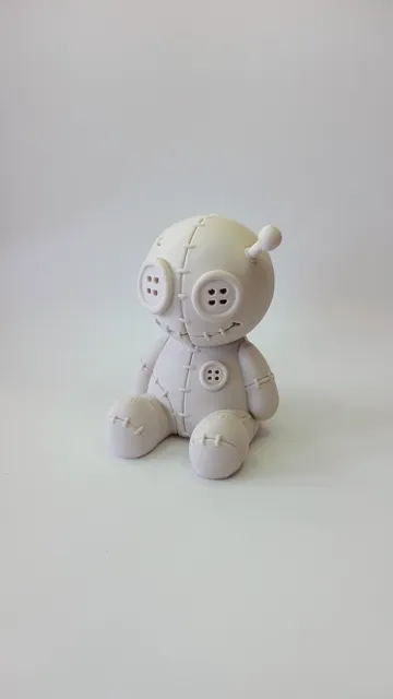 Modelo para impresión 3D: Voodoopuppe "Knopfgrins" mit Nahtgesicht — vista de referencia 3
