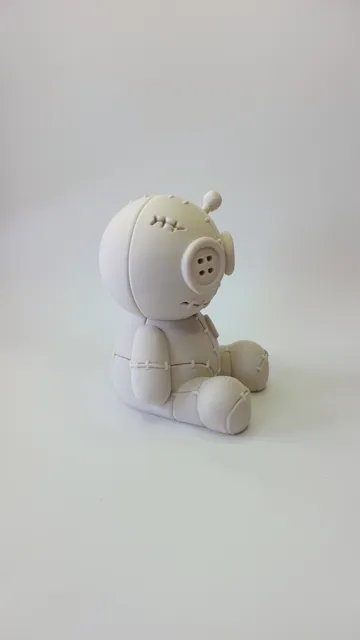Modelo para impresión 3D: Voodoopuppe "Knopfgrins" mit Nahtgesicht — vista de referencia 4
