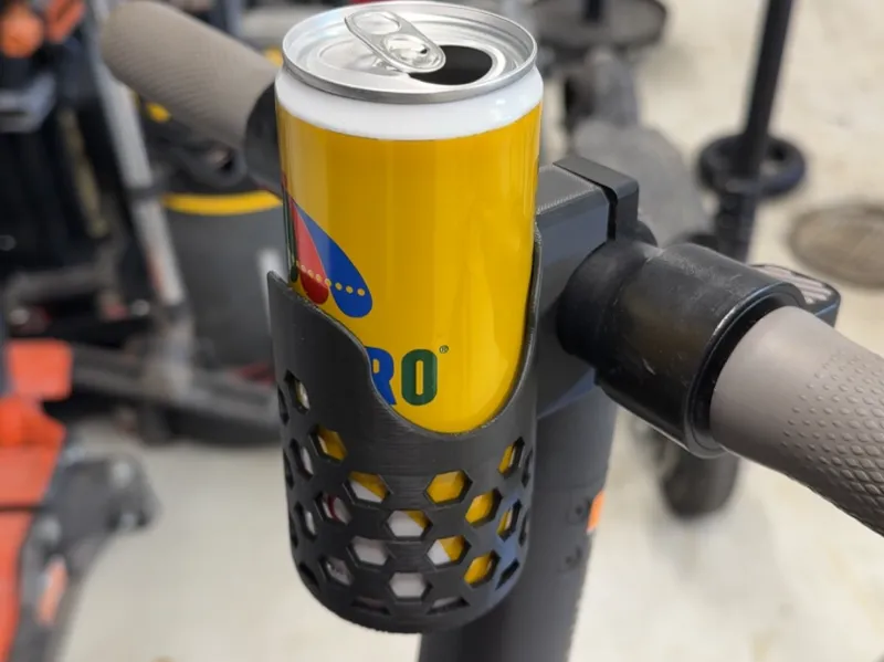 Kickscooter handlebar sleek can holder