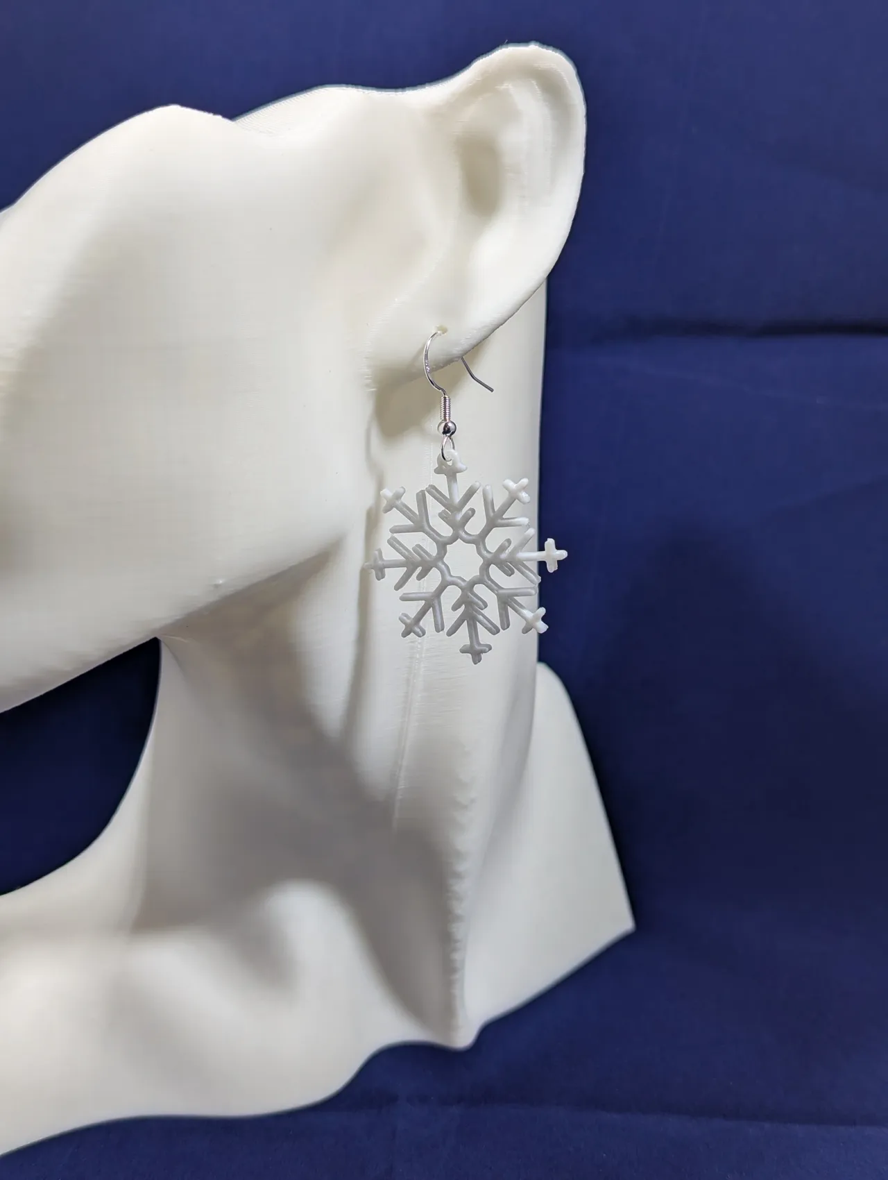 Snowflake earrings - crosses view 3