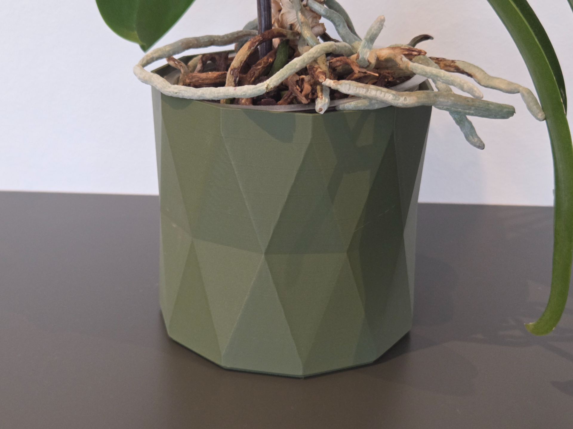 Geometric Plant Pot – Modern Faceted Design