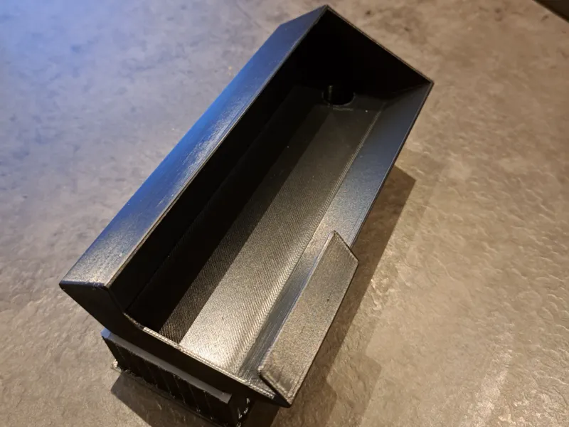 Rain gutter for caravan