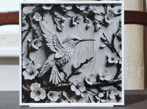 Cuadro decorativo en 3D: Carved Sakura Hummingbird - 4 Color HueForge — referencia de MakerWorld