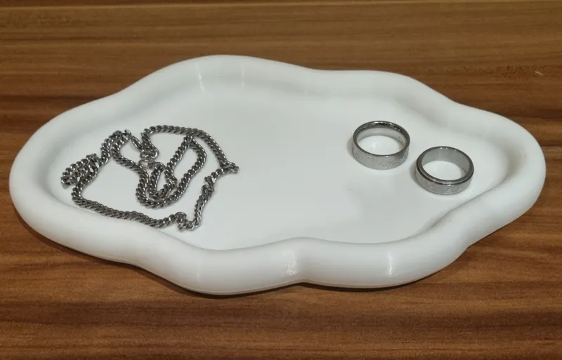 Jewelry bowl in cloudy form V2