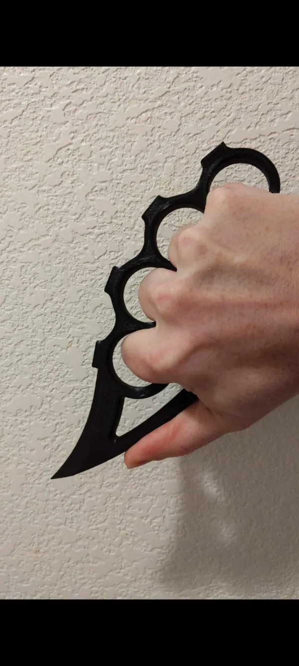 Poing américain RVOLT — accessoire cosplay