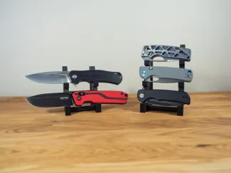 Display stand for EDC knives