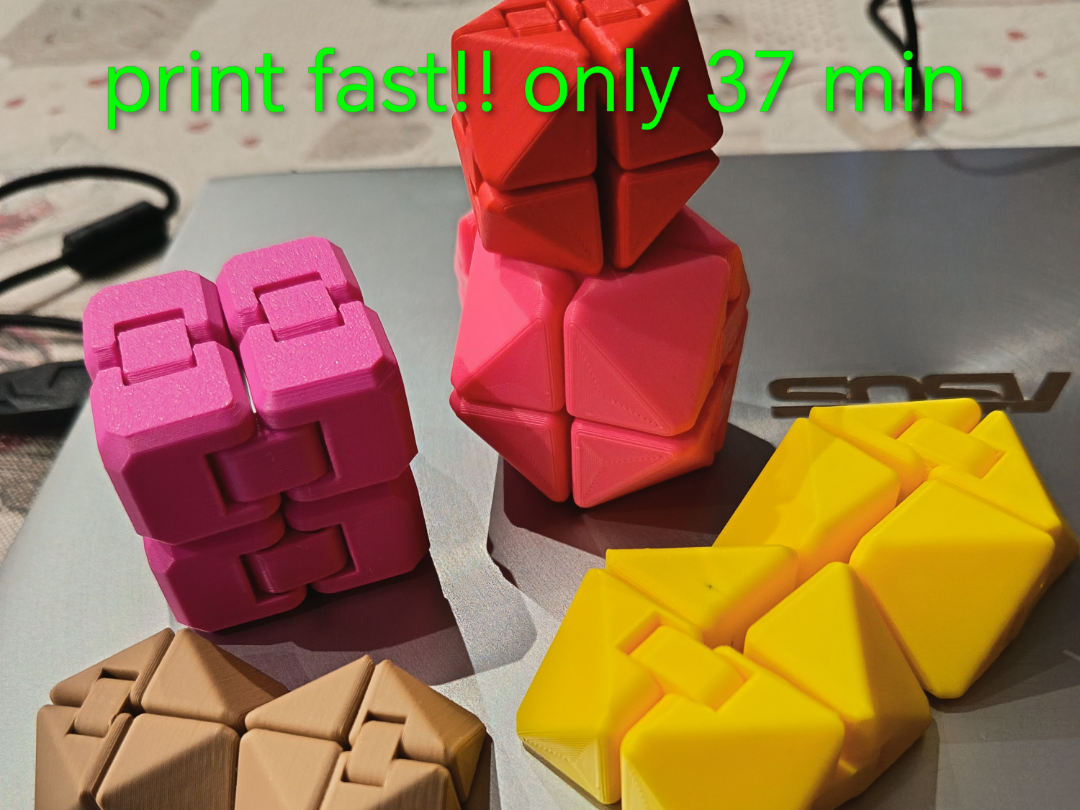 mini stella fidget infinita a tringolo
