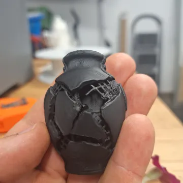 Jarrón decorativo: Broken Vase Brooch: Bloom from the Fractures — vista de referencia 4
