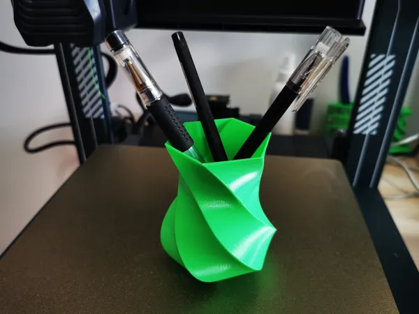 Vase torsadé