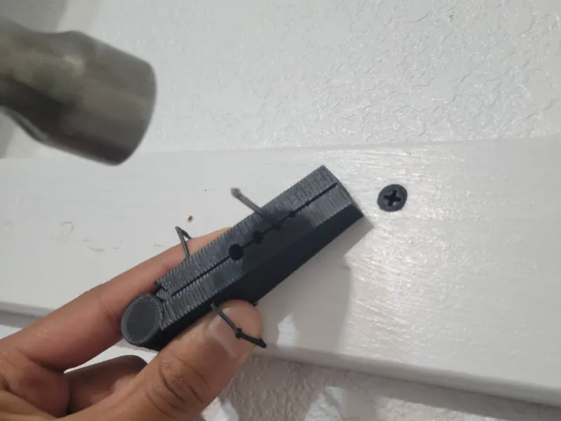 finger saver/ nail holder