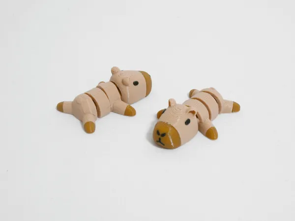 Bébé capybara articulé