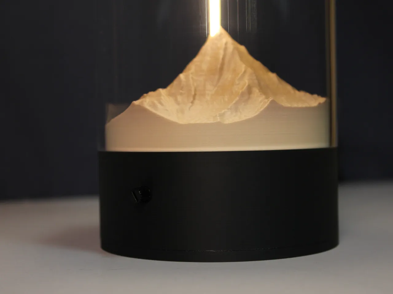 Magnetic Mountain Lamp - Maker's Supply view 3