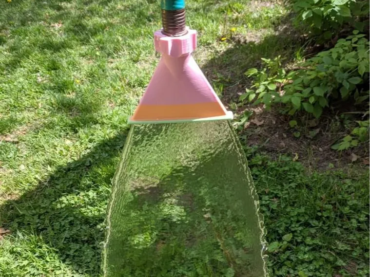 Gentle garden sprayer hose attachment
