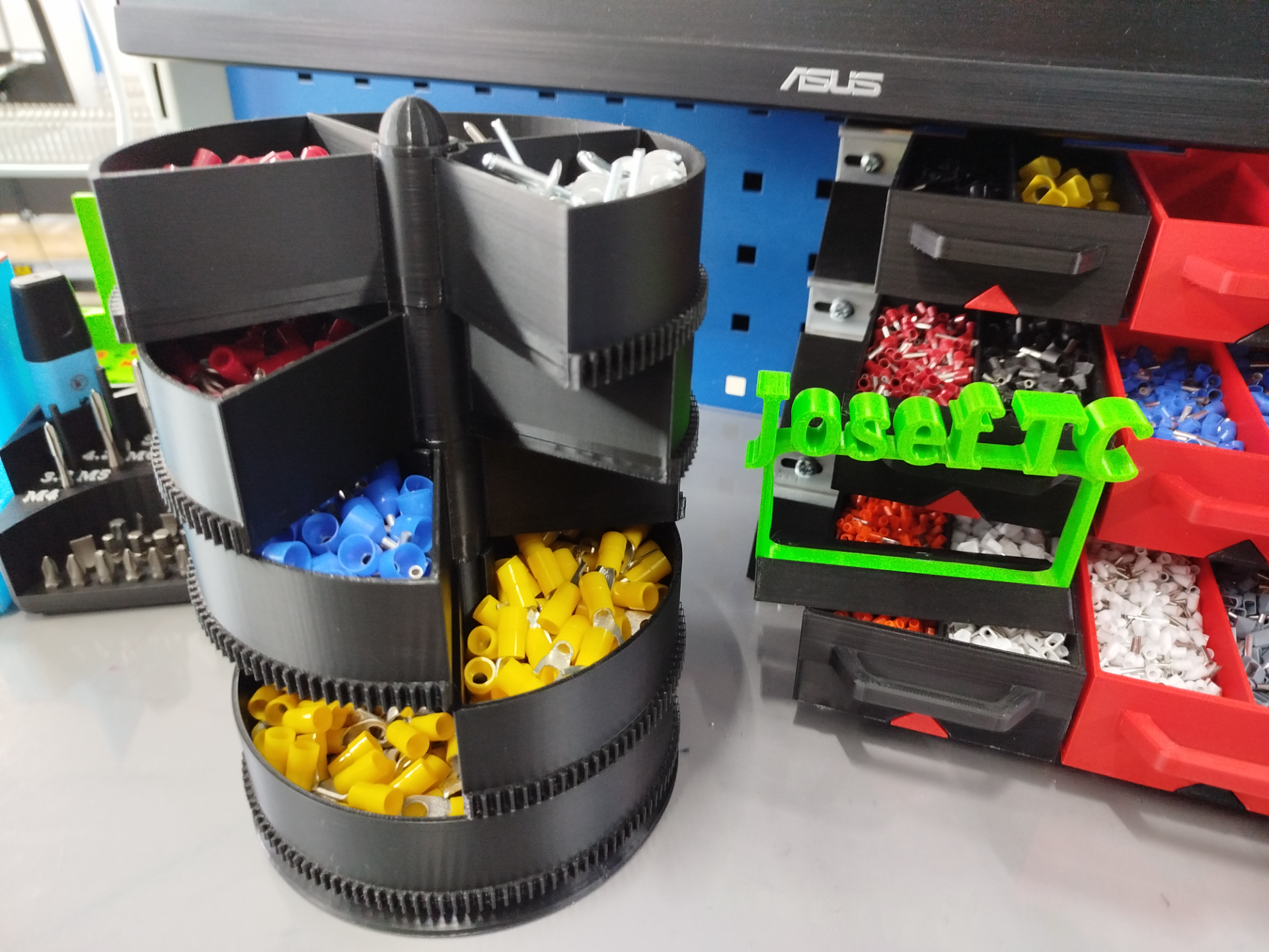 Organizer with five rotating boxes.NEW TOP!