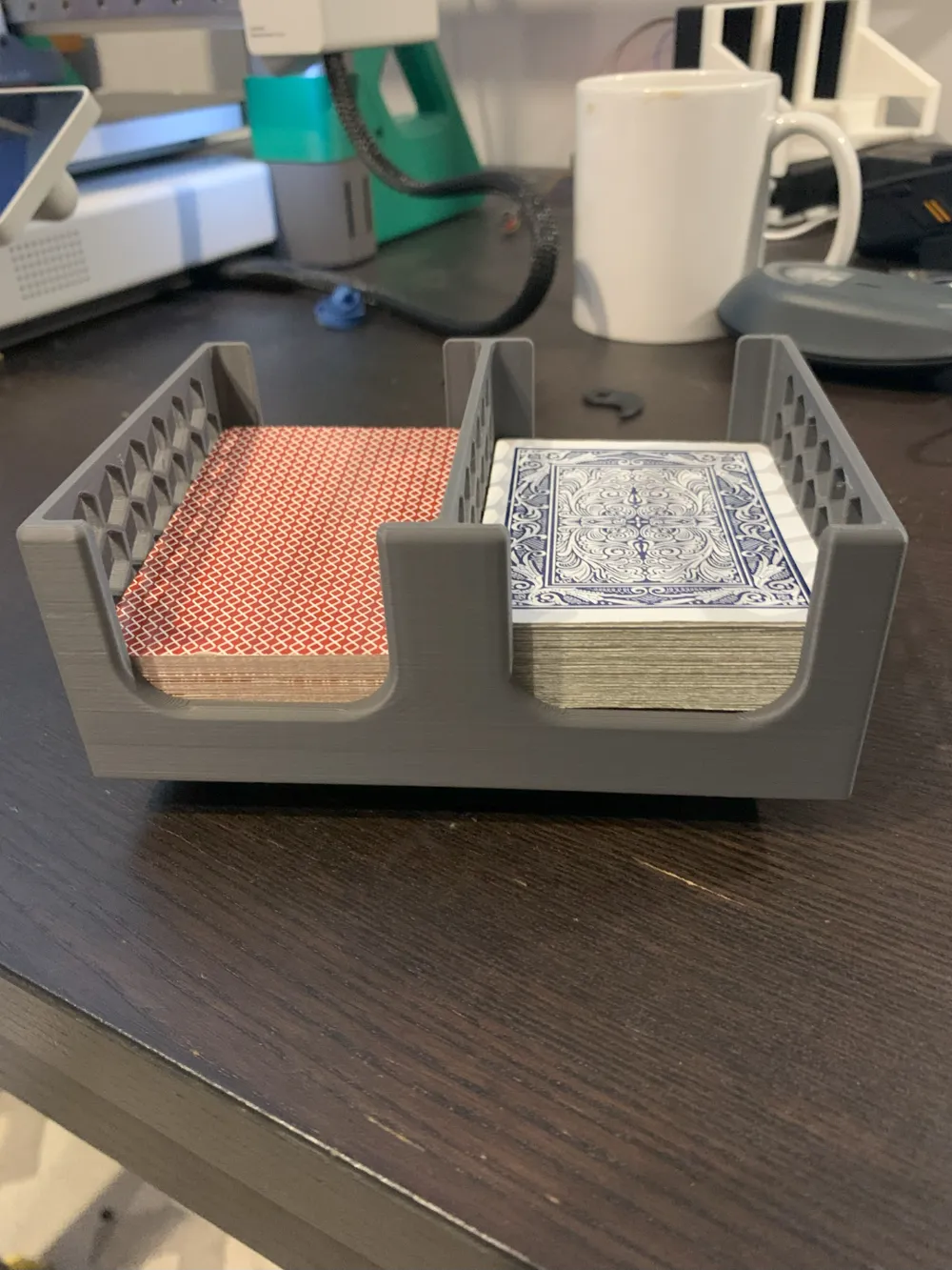 Level Playing Card Playing card passer - Free 3D Print Model - MakerWorld