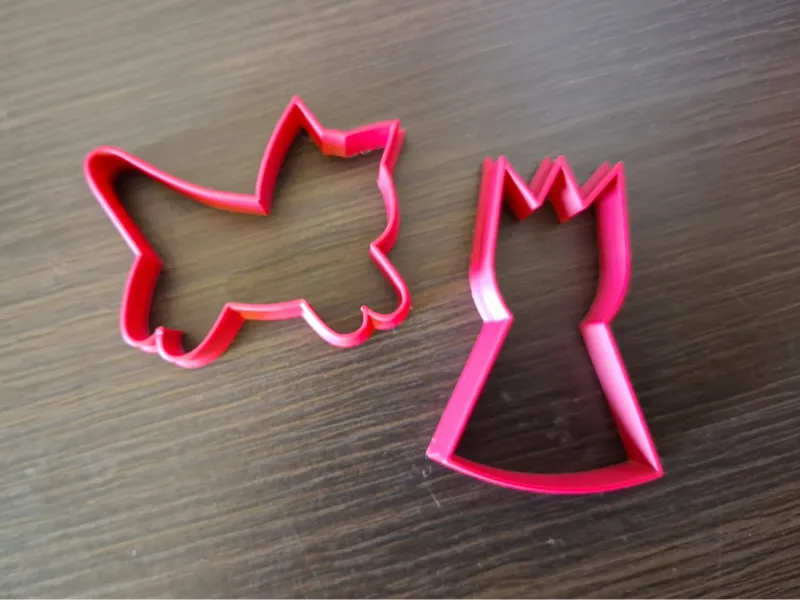 cookie cutter like a cat and a flower