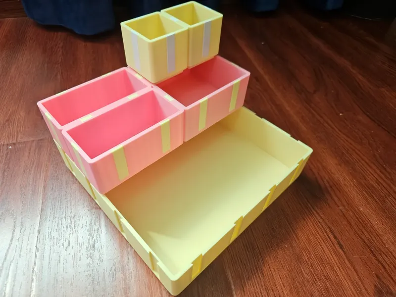 The desktop storage box can be spliced and stacked