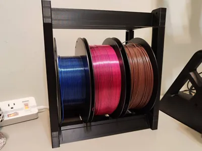 A sturdy, material-saving spool holder