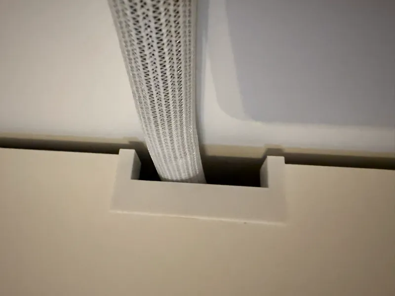 Passe-câble meuble