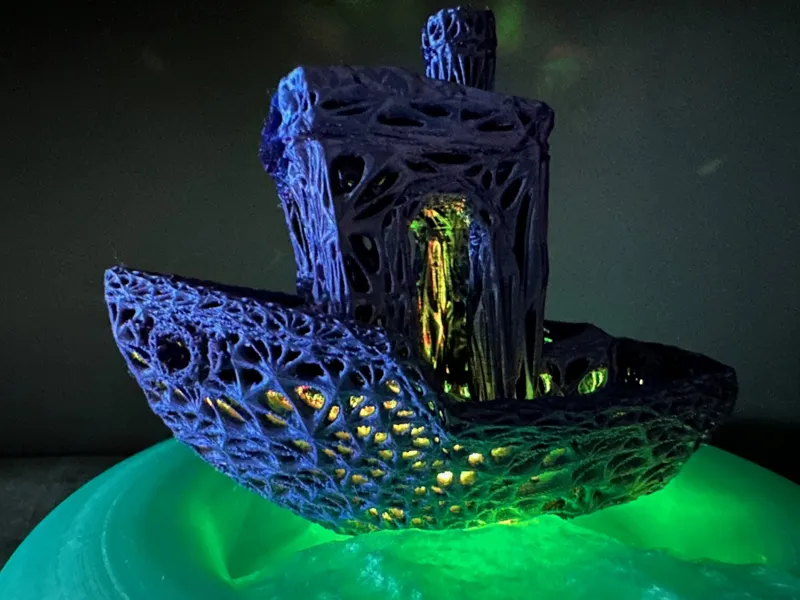 benchy with light