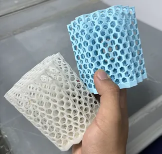蜂巢笔筒