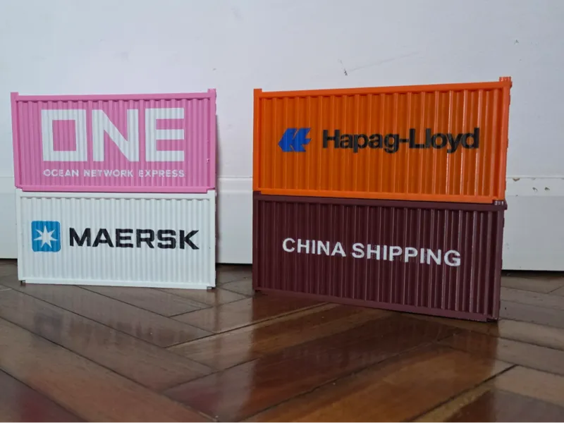 Container de envio, con logos (CHINA SHIPPING)