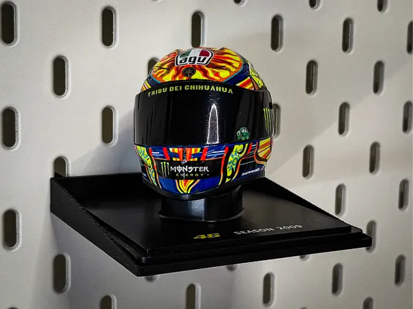 Socle porte-casque miniature pour Skådis