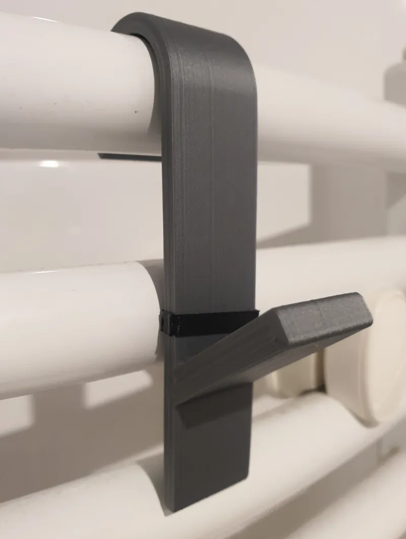 Soundproofing cover for a radiator hanger