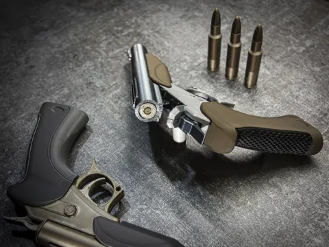 Hunting Pistol - One-Shot Long-Range - Fidget Toy view 4