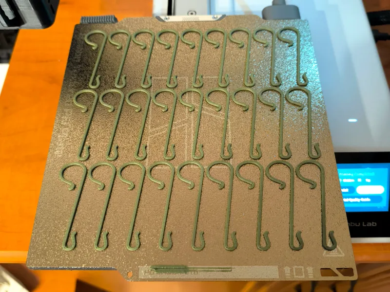 27 Christmas Ornament Hooks (5.5 cm)