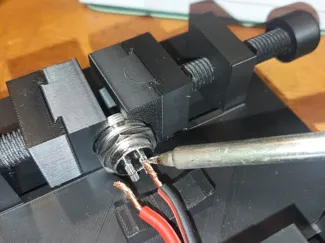 Help with soldering connectors with various insert