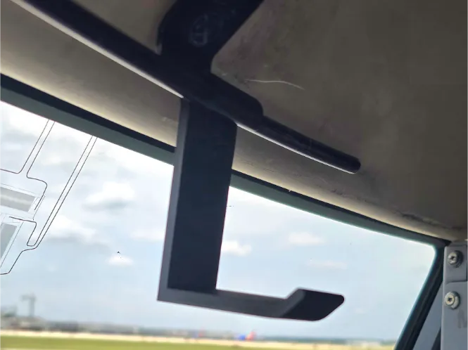CRJ Headset Hangar