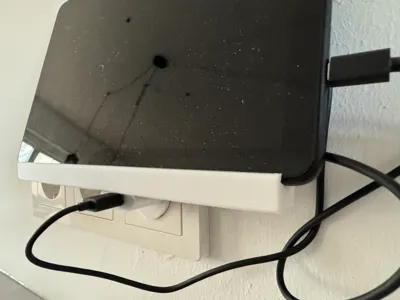 Socket holder for Tablet with Euro plug adapter