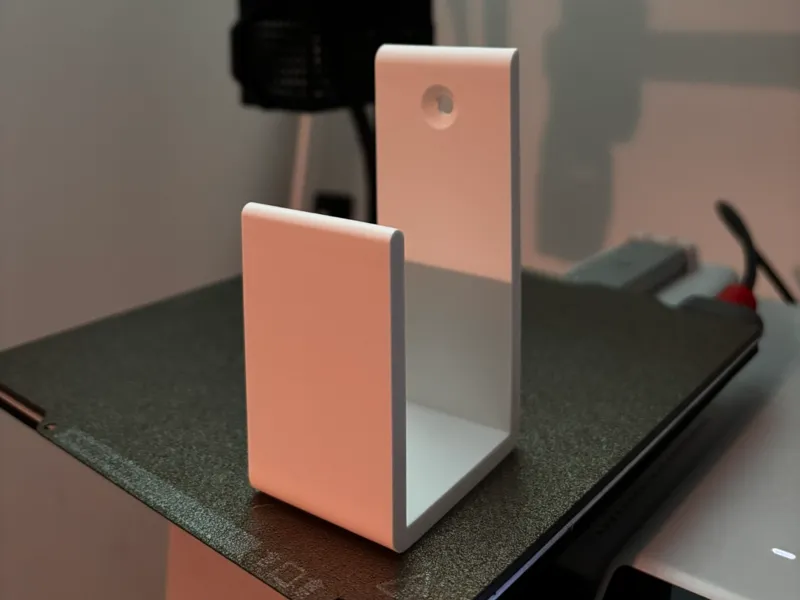 Simple wall bracket