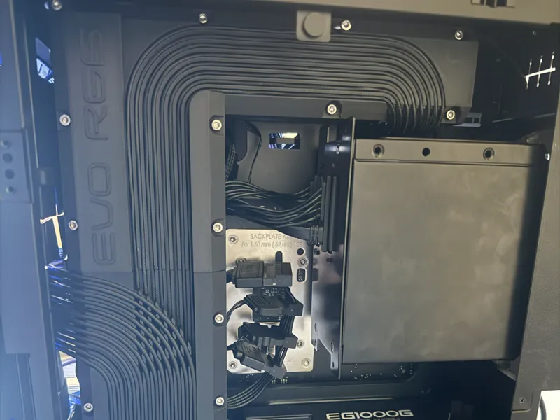 Lian Li o11 EVO RGB Cable Management Channel