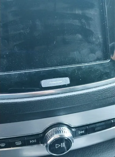 "Back" Button Volvo XC90 2016 Infotainment Display