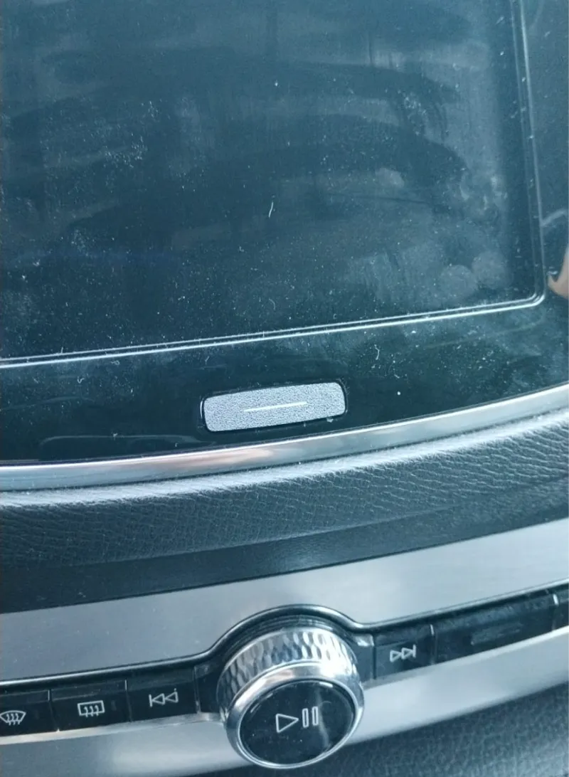 "Back" Button Volvo XC90 2016 Infotainment Display