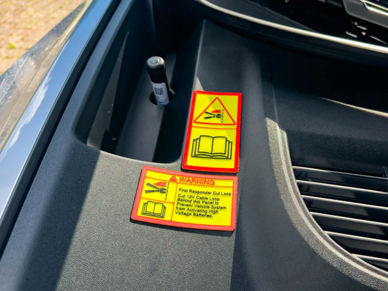 EV First responder cut loop warning sign