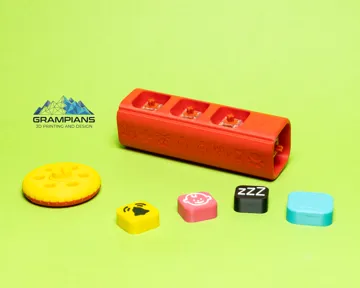 Objeto manipulable: 4-Switch Fidget Clicker & Spinner - TACTICLICK — vista de referencia 4