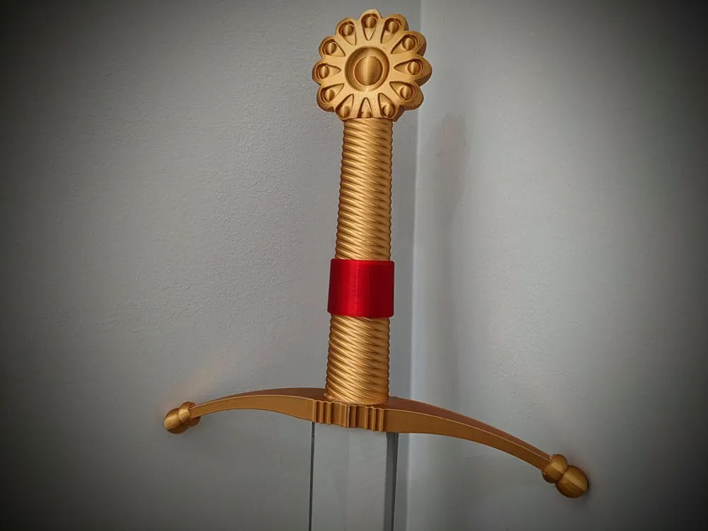 Letrero o emblema decorativo: Excalibur (Monty Python and the Holy Grail). Referencia del modelo original.