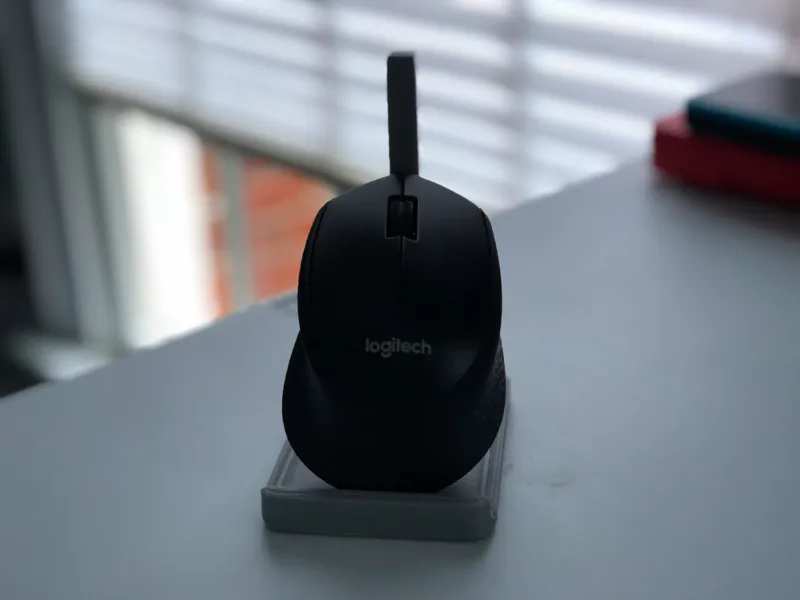 Universal mouse stand
