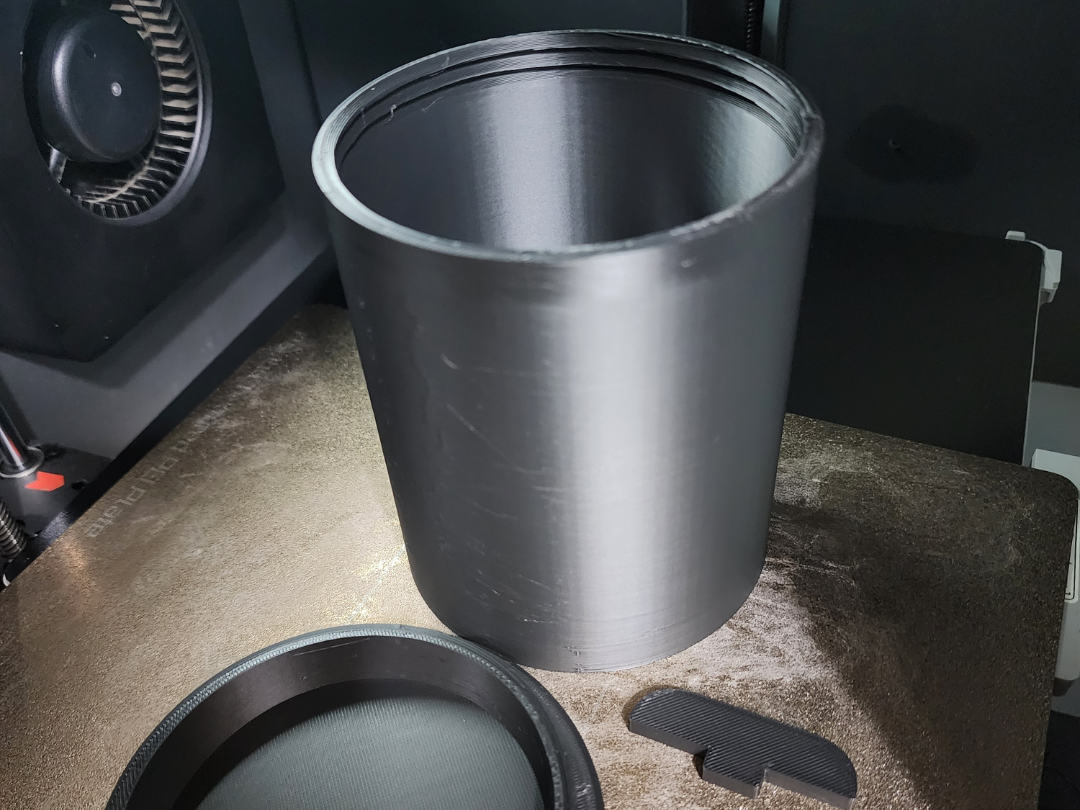 Container with lid *NO SUPPORTS**
