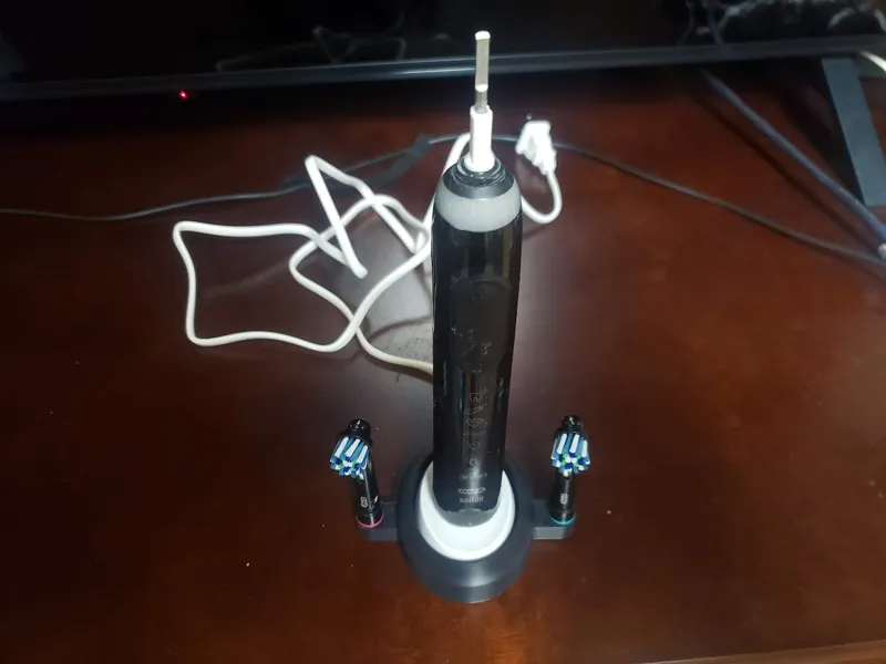 Oral-B charger type 3757 cover with toothbrush head holder