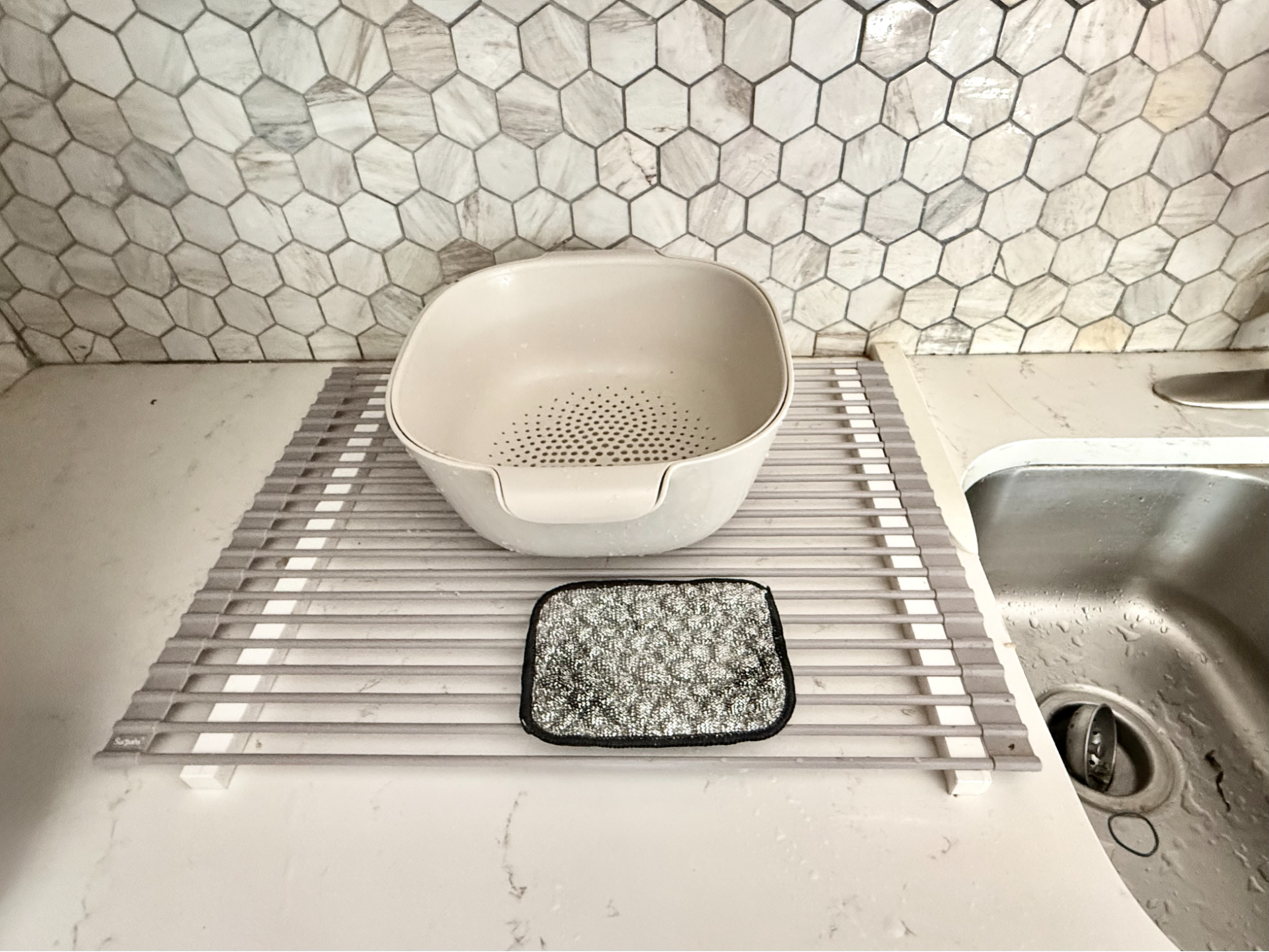 Roll-Up Kitchen Dish Drying Rack Riser