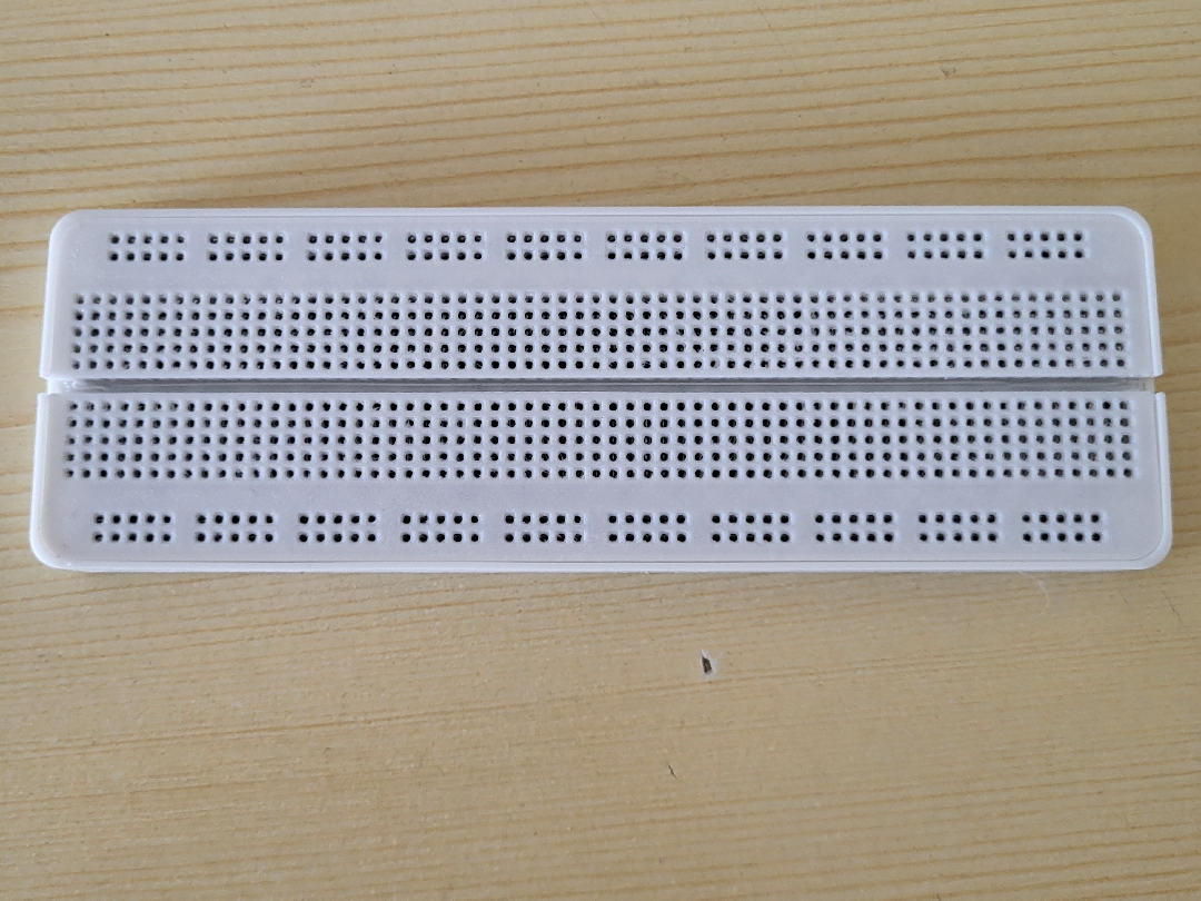 Premium Look BreadBoard 830p