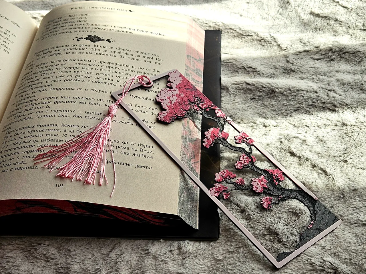 Sakura [Framed] - Bookmark view 3