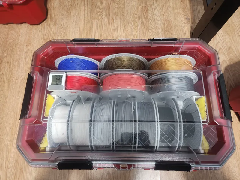 Husky 12 gal storage tote insert for 13 spools