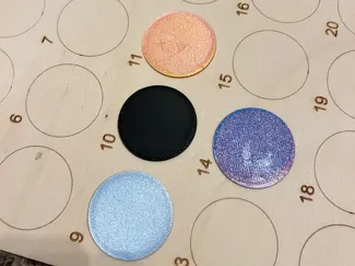 Simple round color sample