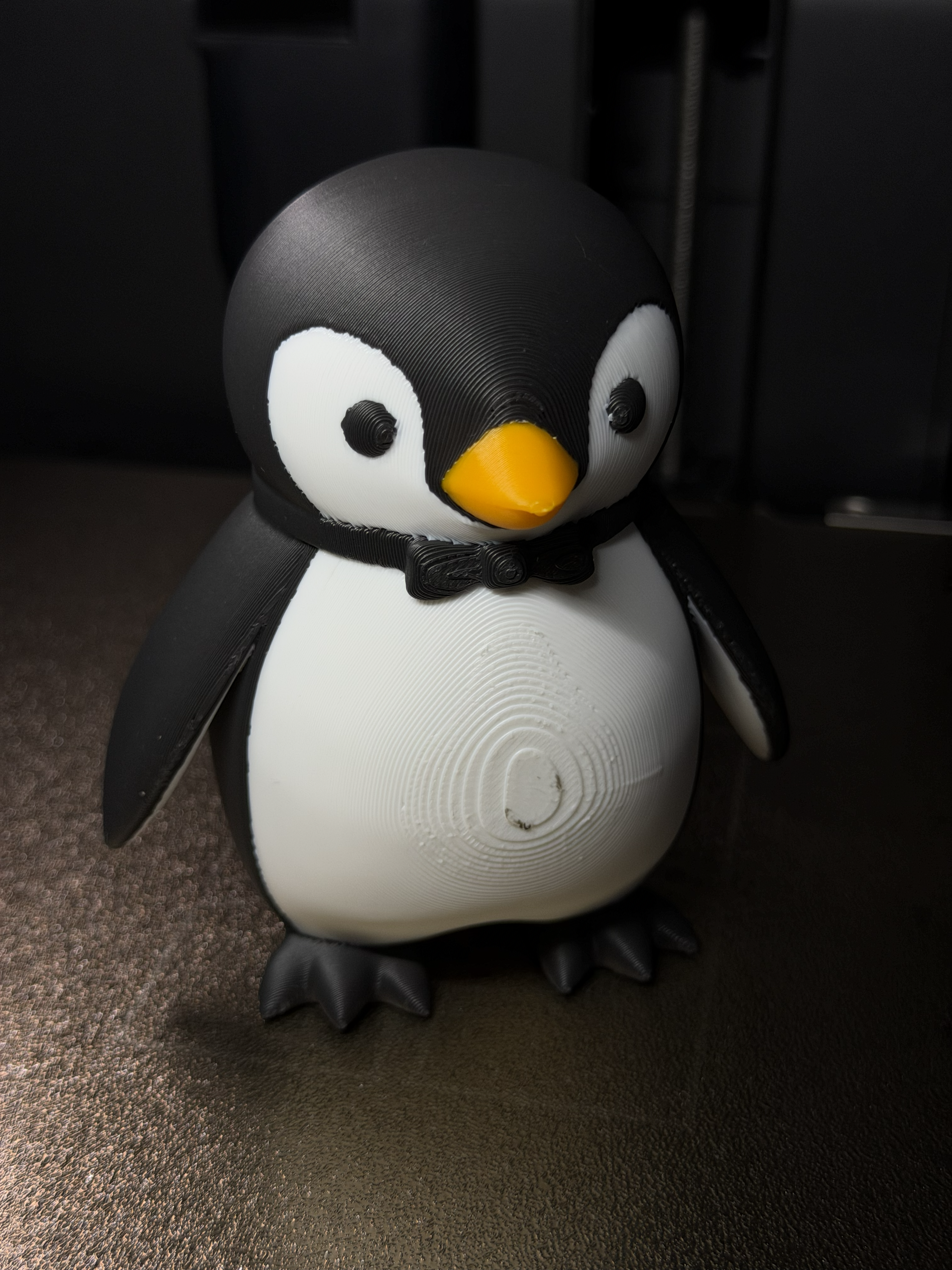 Miniatura 1 do modelo 3D Dapper Desk Penguin