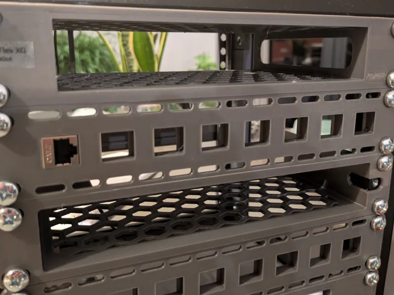 10-inch 1U Keystone patchpanel (8) with vent holes